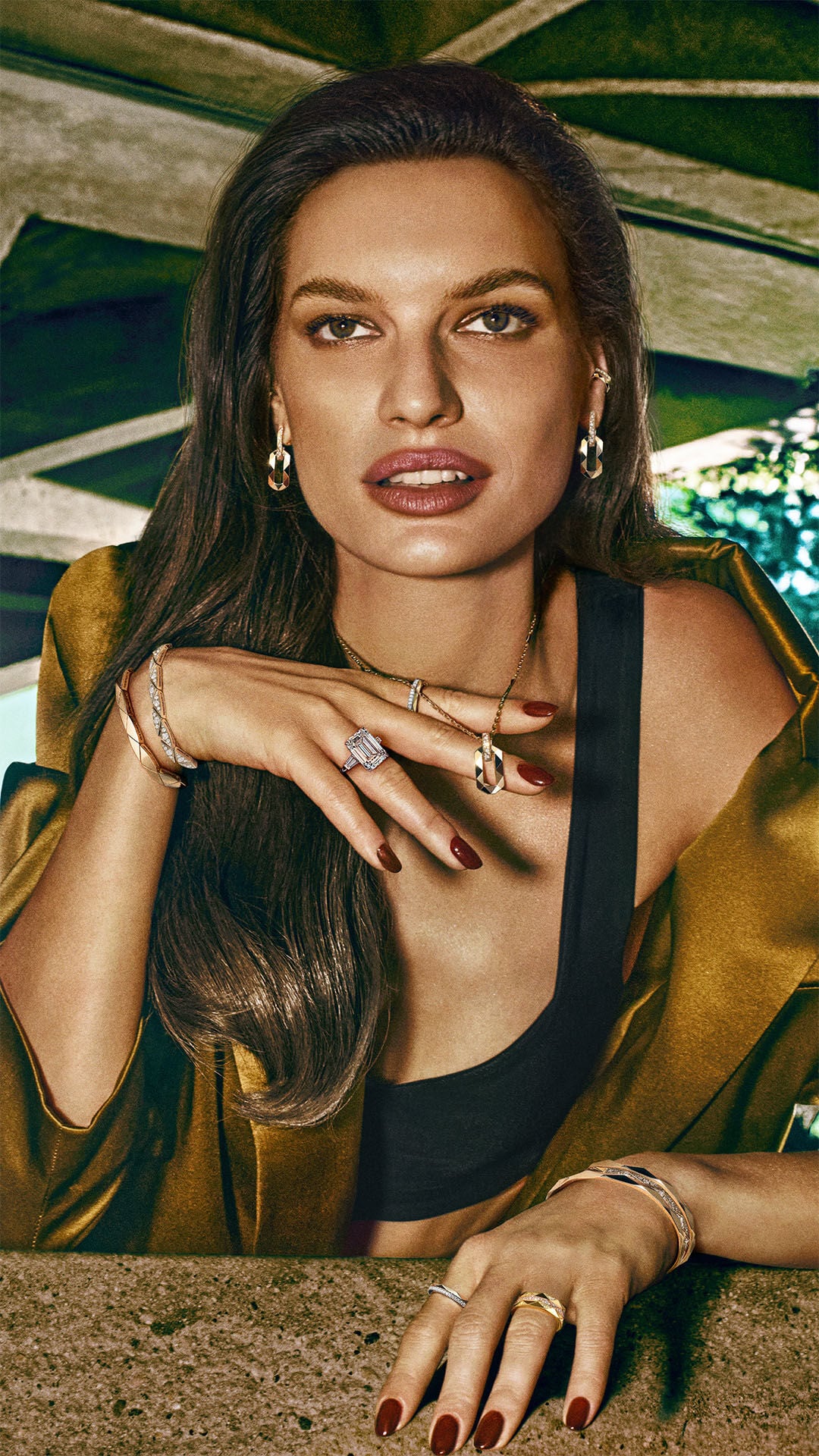 Laurence Graff Signature - image shows models wearing Laurence Graff Signature collection jewellery