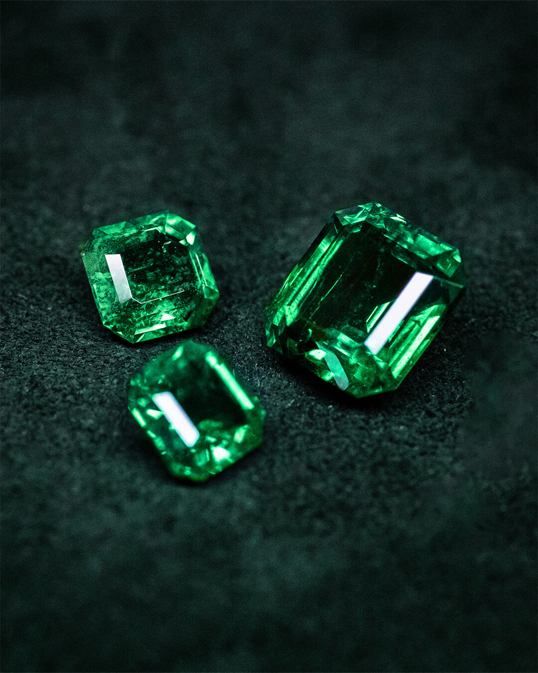 Image of Graff Emerald and White Diamond Solitaire ring, side view 