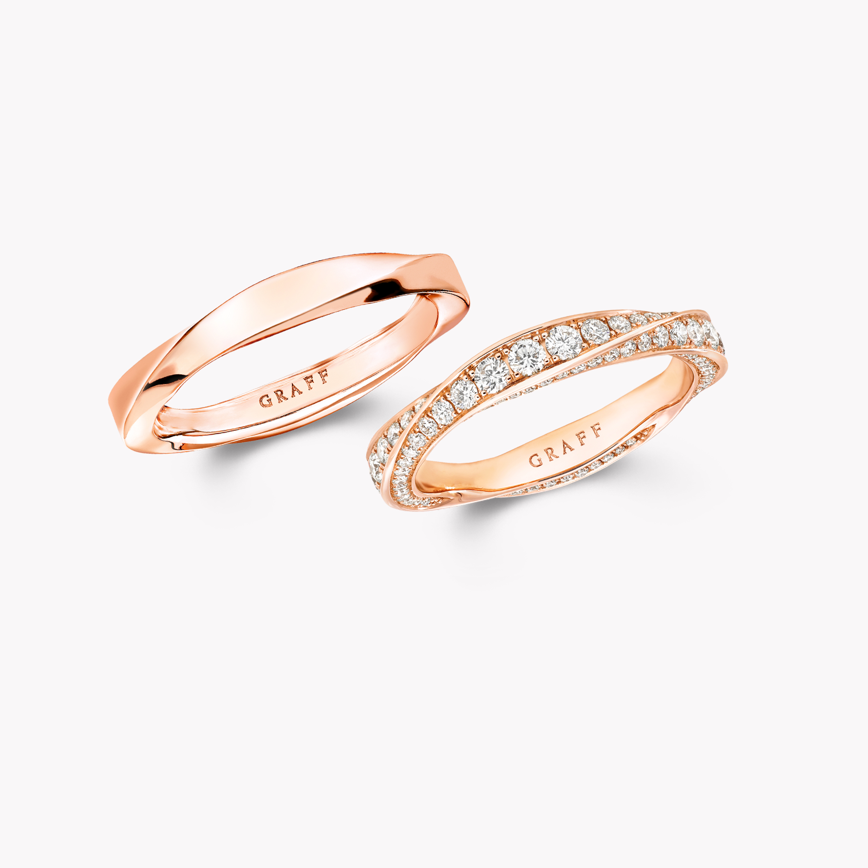 Spiral Pav&eacute; Diamond and Plain Band Set